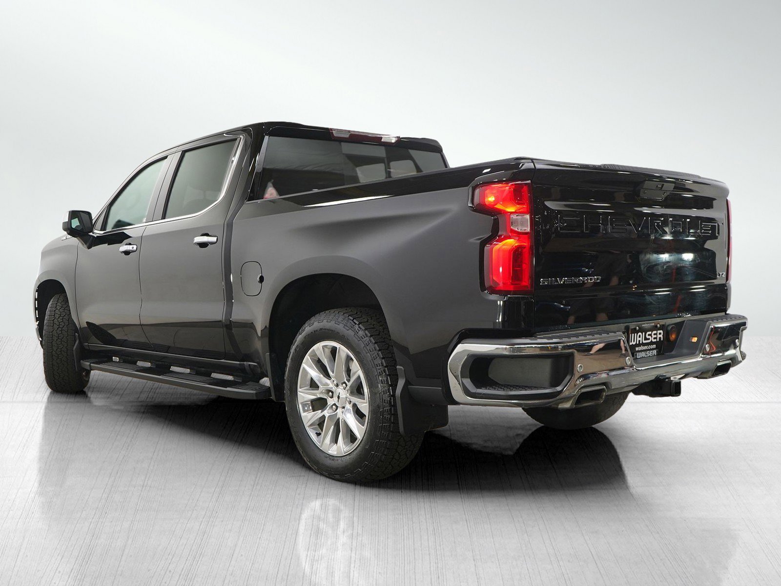 Used 2021 Chevrolet Silverado 1500 LTZ w/ LTZ Convenience Package II AWD/4WD image 4