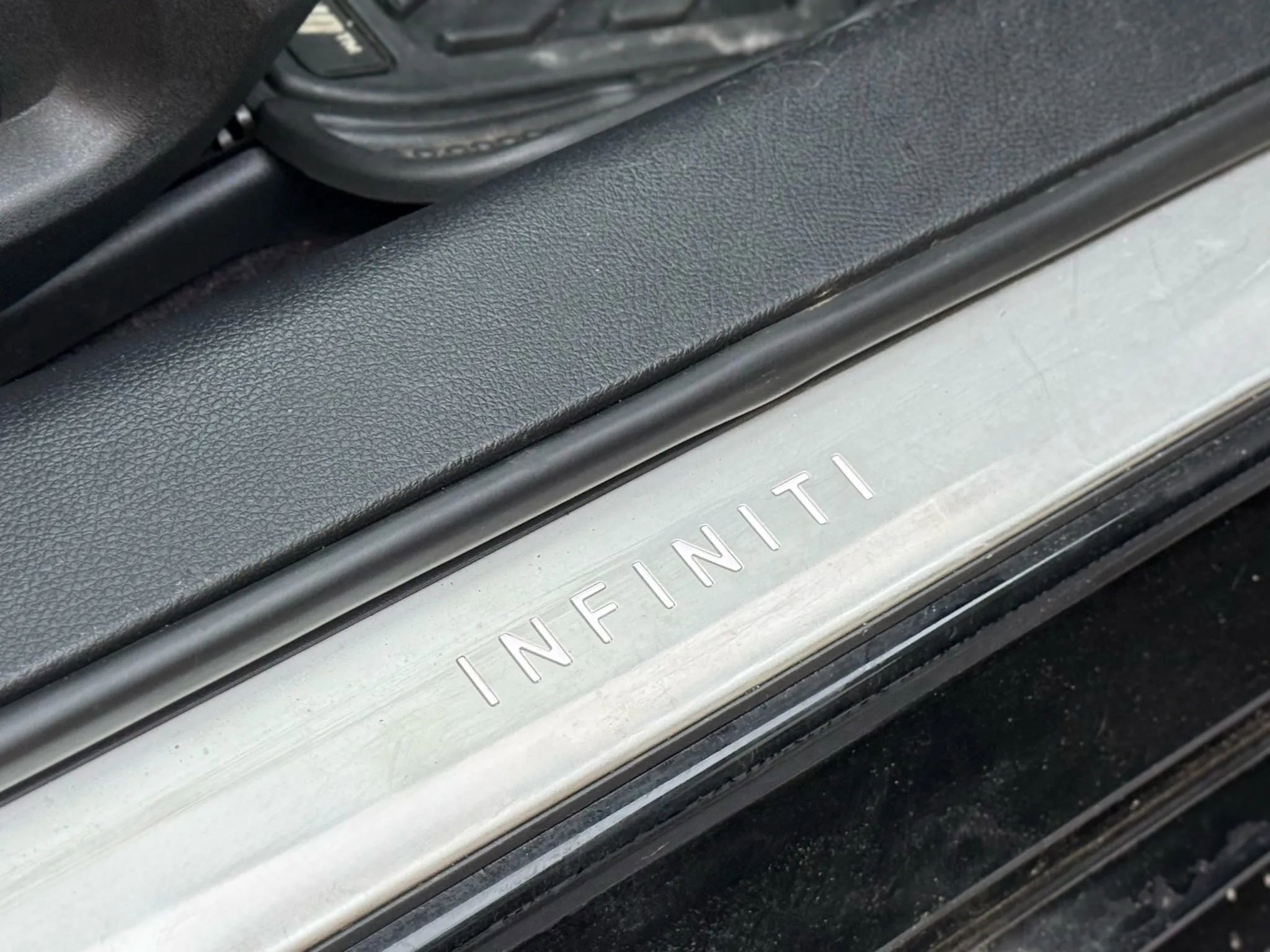 Used 2017 INFINITI Q60 3.0t w/ Cargo Package image 37
