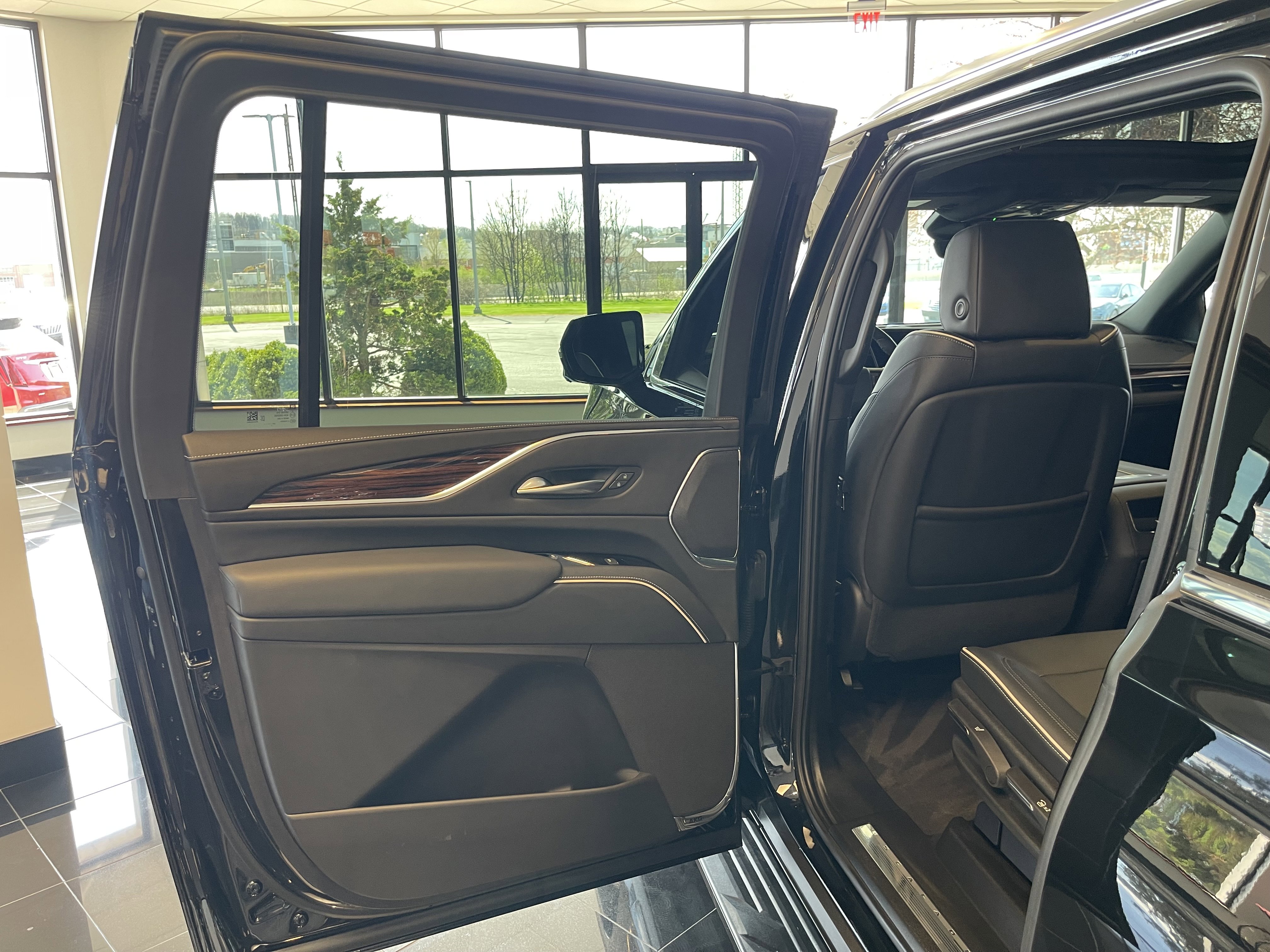 Certified 2023 Cadillac Escalade ESV Premium Luxury w/ LPO, Radiant Package image 17