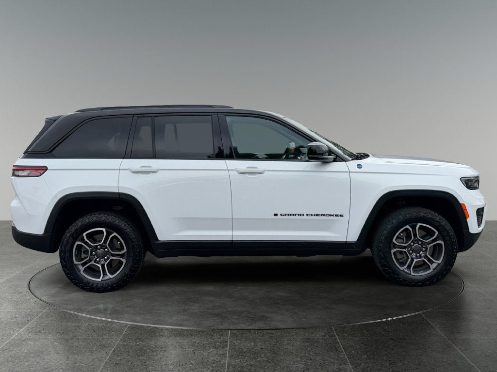 Used 2022 Jeep Grand Cherokee Trailhawk AWD/4WD image 11