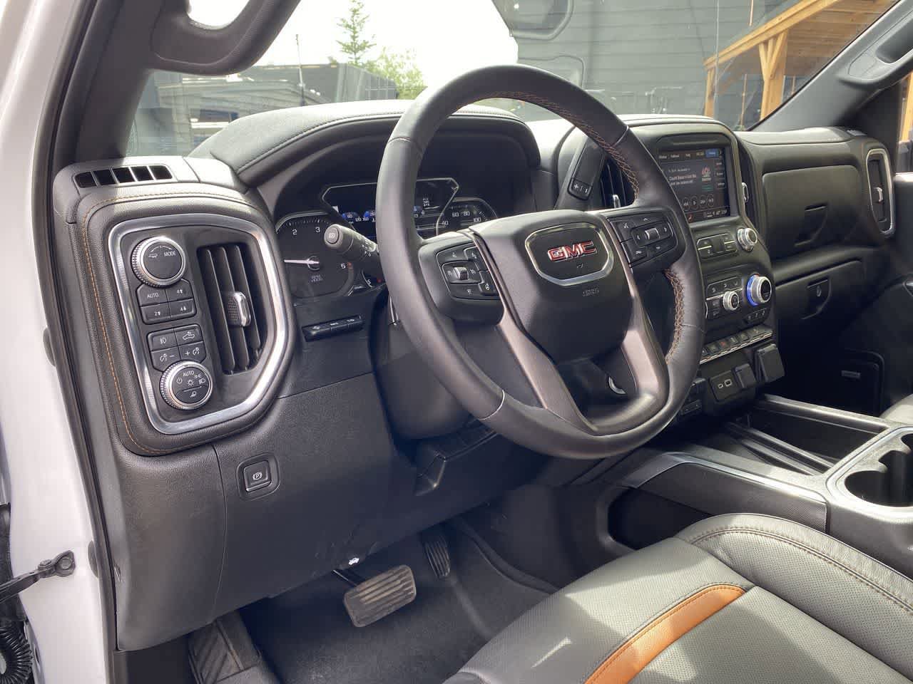 Used 2021 GMC Sierra 2500 AT4 w/ AT4 Premium Plus Package AWD/4WD image 2