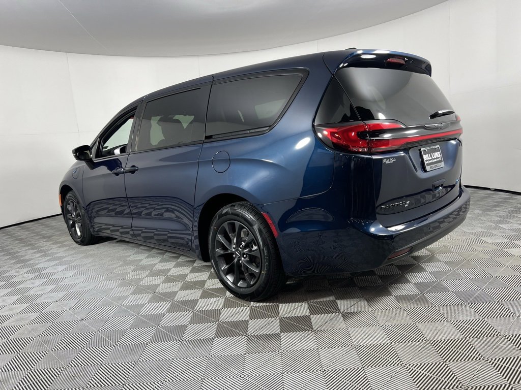 Certified 2024 Chrysler Pacifica Limited image 7