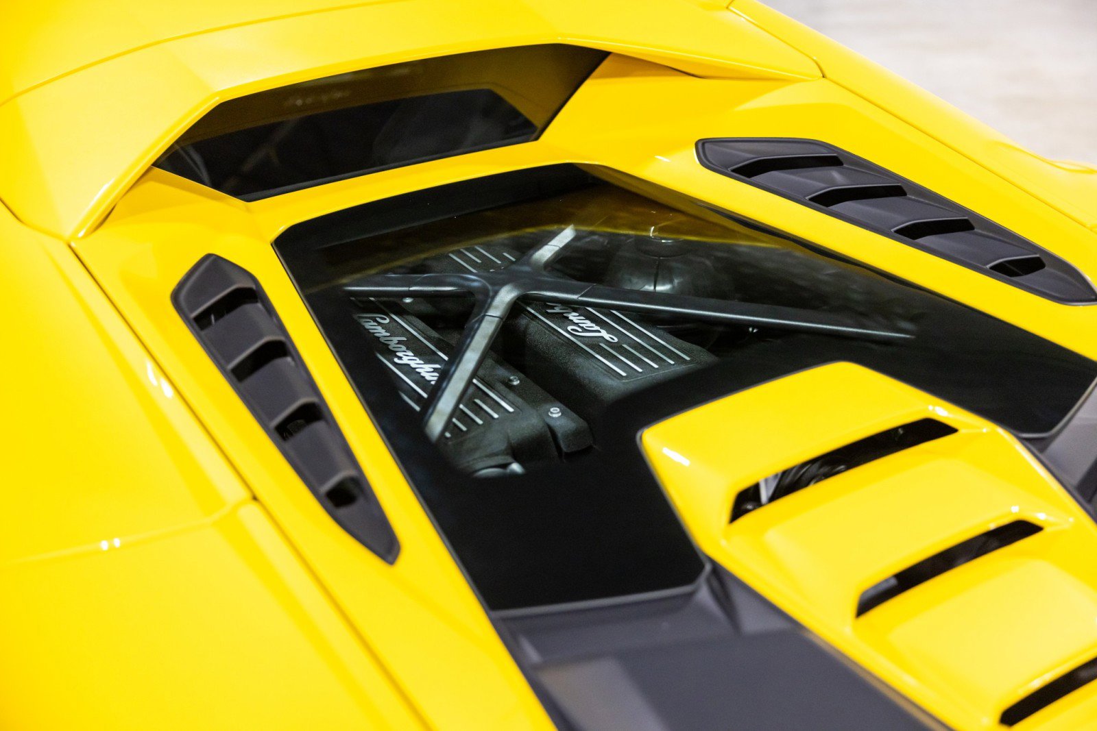 Used 2023 Lamborghini Huracan Tecnica RWD image 19