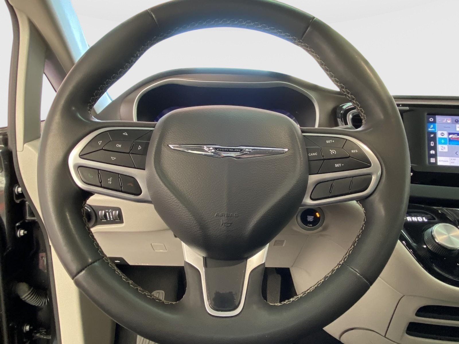 Used 2022 Chrysler Voyager LX FWD image 24