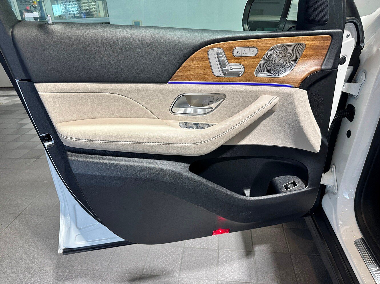 Certified 2024 Mercedes-Benz GLS 450 4MATIC image 11