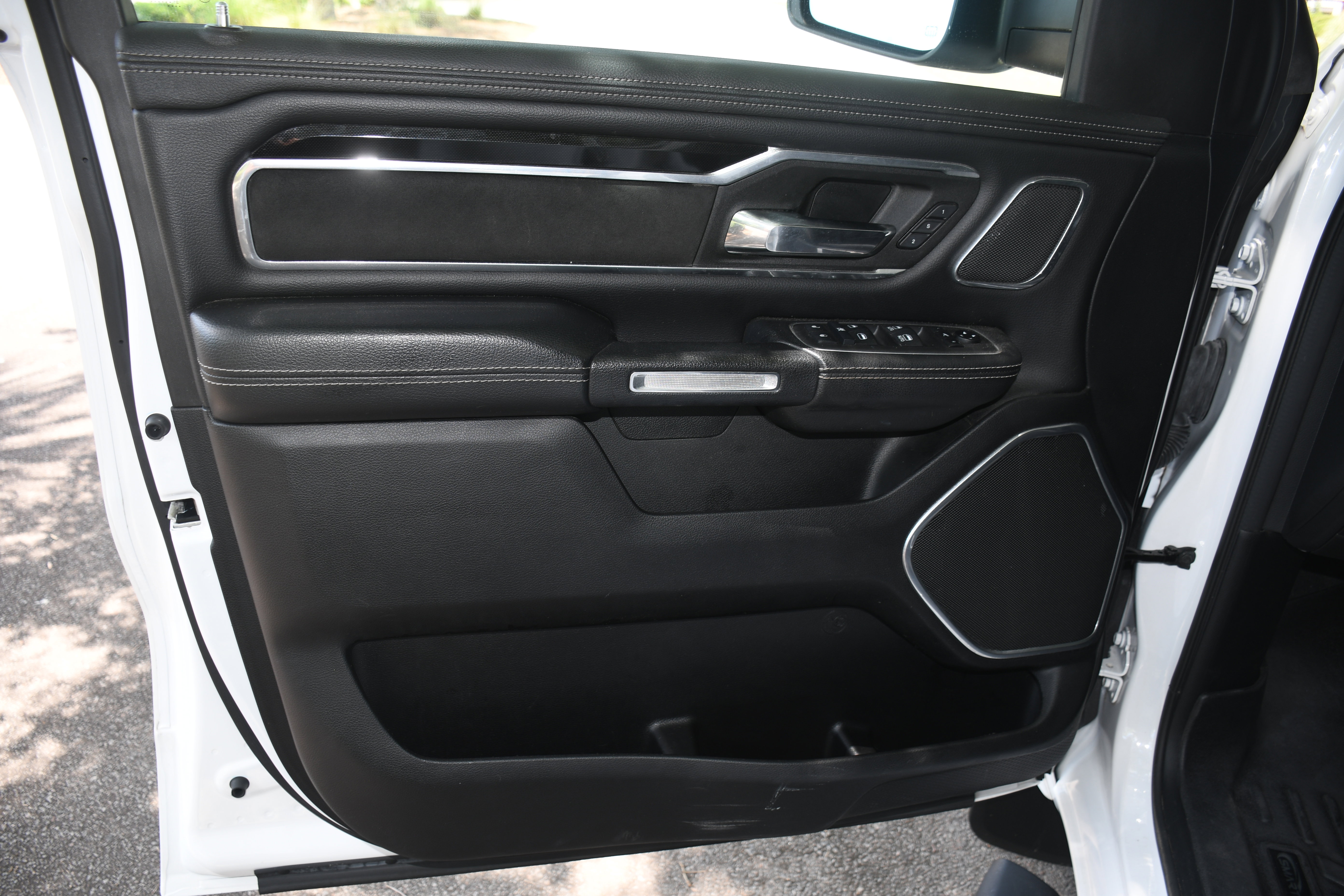 Used 2021 RAM 1500 Laramie AWD/4WD image 9