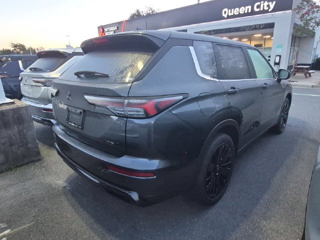 New 2026 Mitsubishi Outlander LE FWD image 3