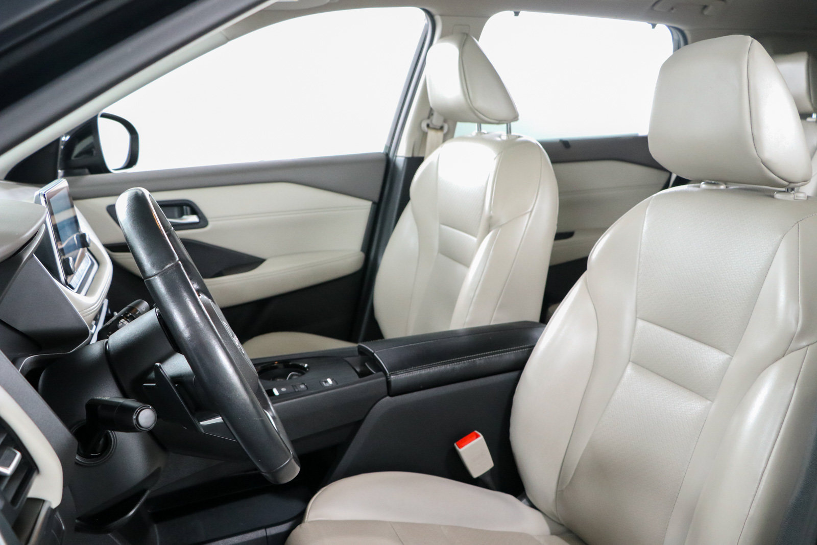 Used 2023 Nissan Rogue SV w/ SV Premium B Package FWD image 24