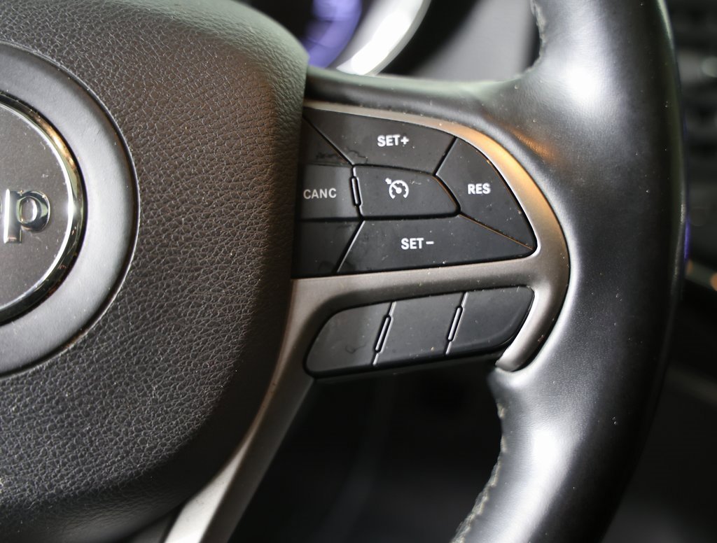 Used 2020 Jeep Grand Cherokee Limited w/ Luxury Group II image 16