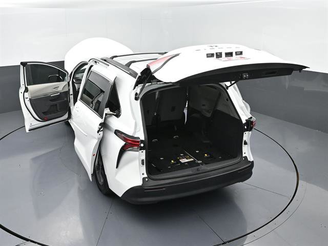 Certified 2022 Toyota Sienna LE FWD image 53
