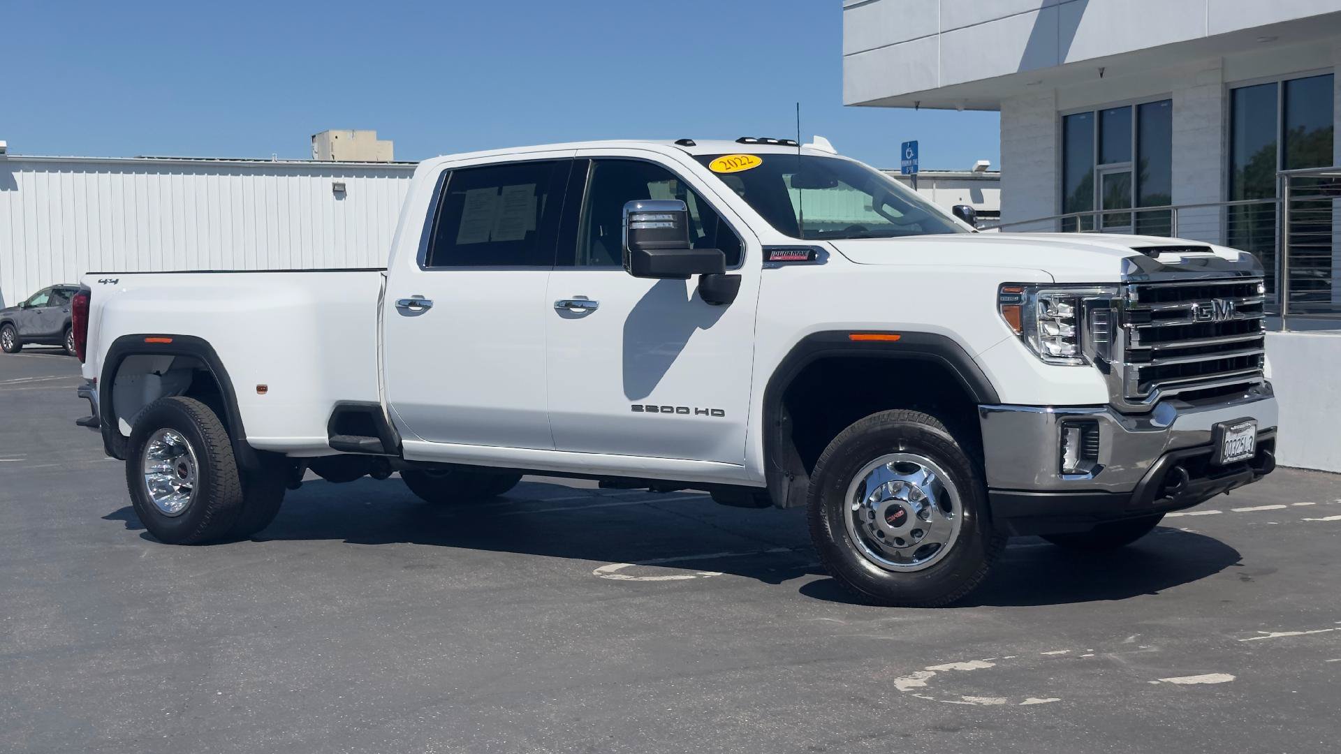 Used 2022 GMC Sierra 3500 SLT w/ SLT Convenience Package AWD/4WD image 2