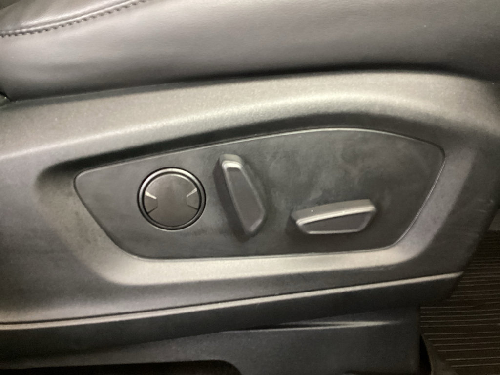 Used 2022 Ford Explorer XLT w/ Equipment Group 202A image 10