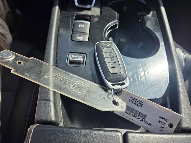 Used 2024 Nissan Rogue SV image 22