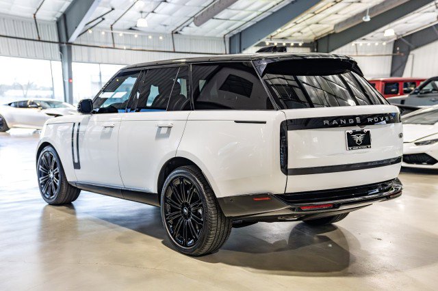 Used 2023 Land Rover Range Rover SE image 4