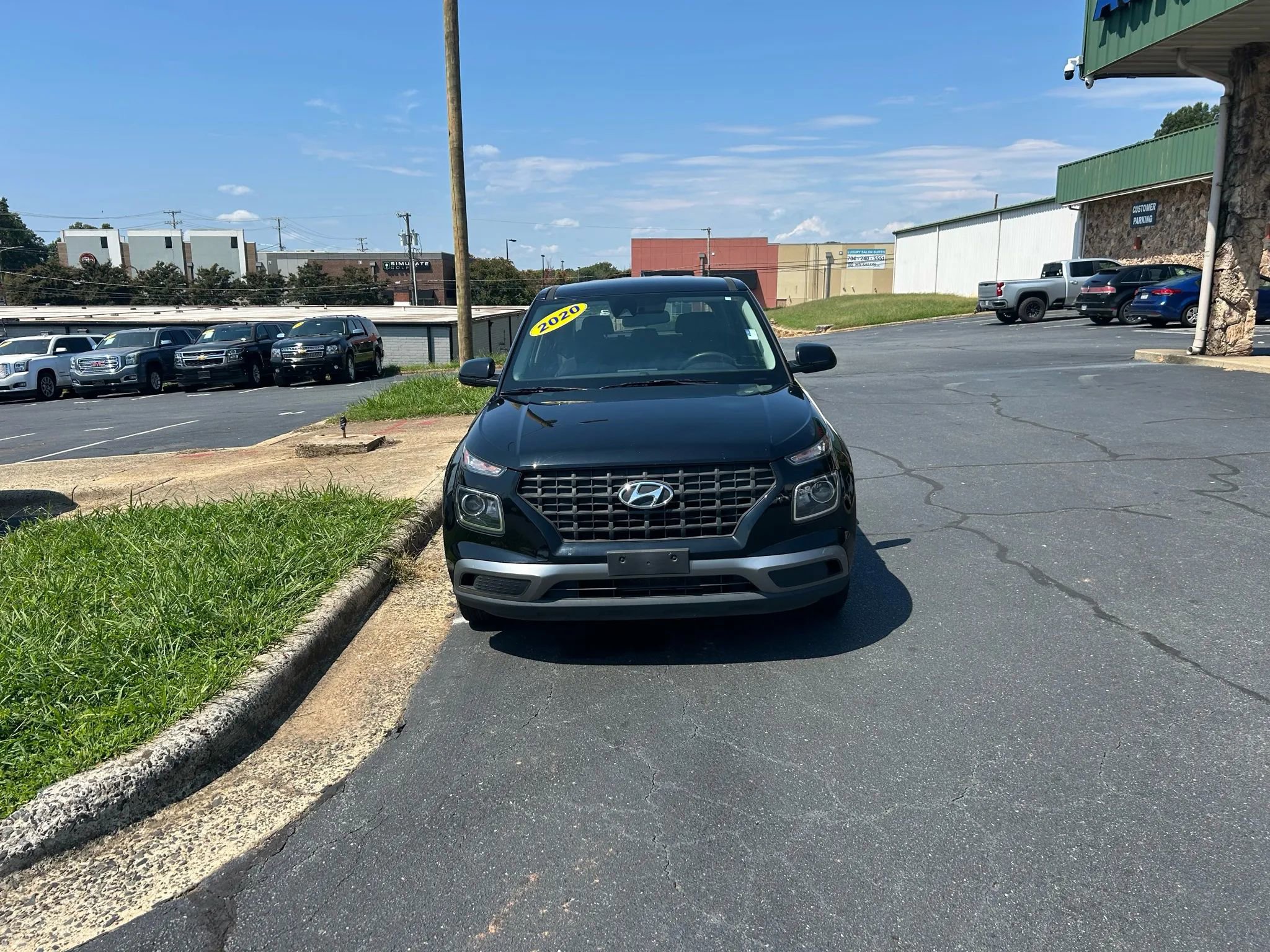 Used 2020 Hyundai Venue SE image 2