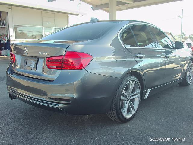 Used 2018 BMW 330i xDrive Sedan AWD/4WD image 3