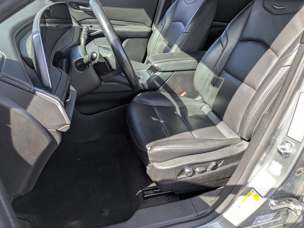 Used 2024 Cadillac XT4 Premium Luxury image 14