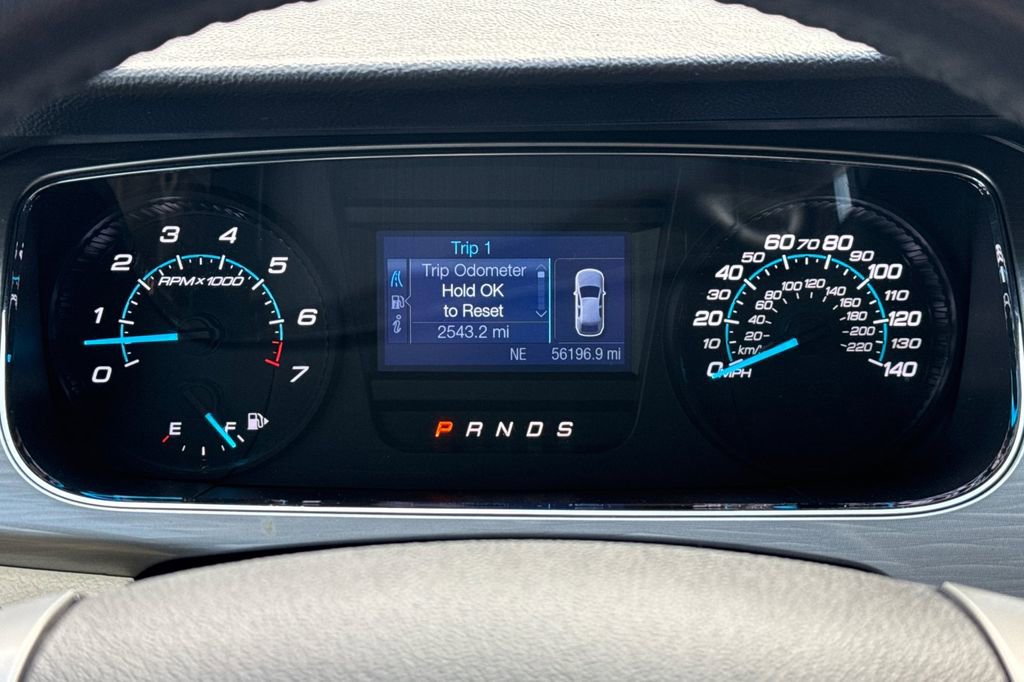 Used 2015 Ford Taurus SEL FWD image 28