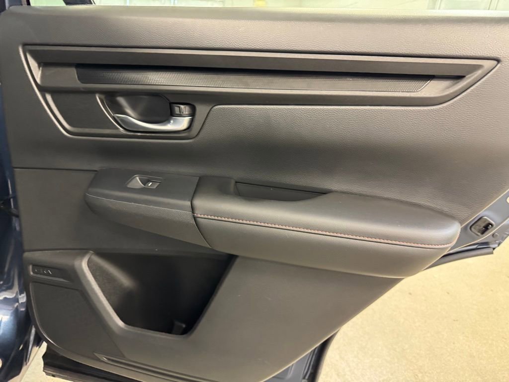 Used 2025 Honda CR-V Sport image 30