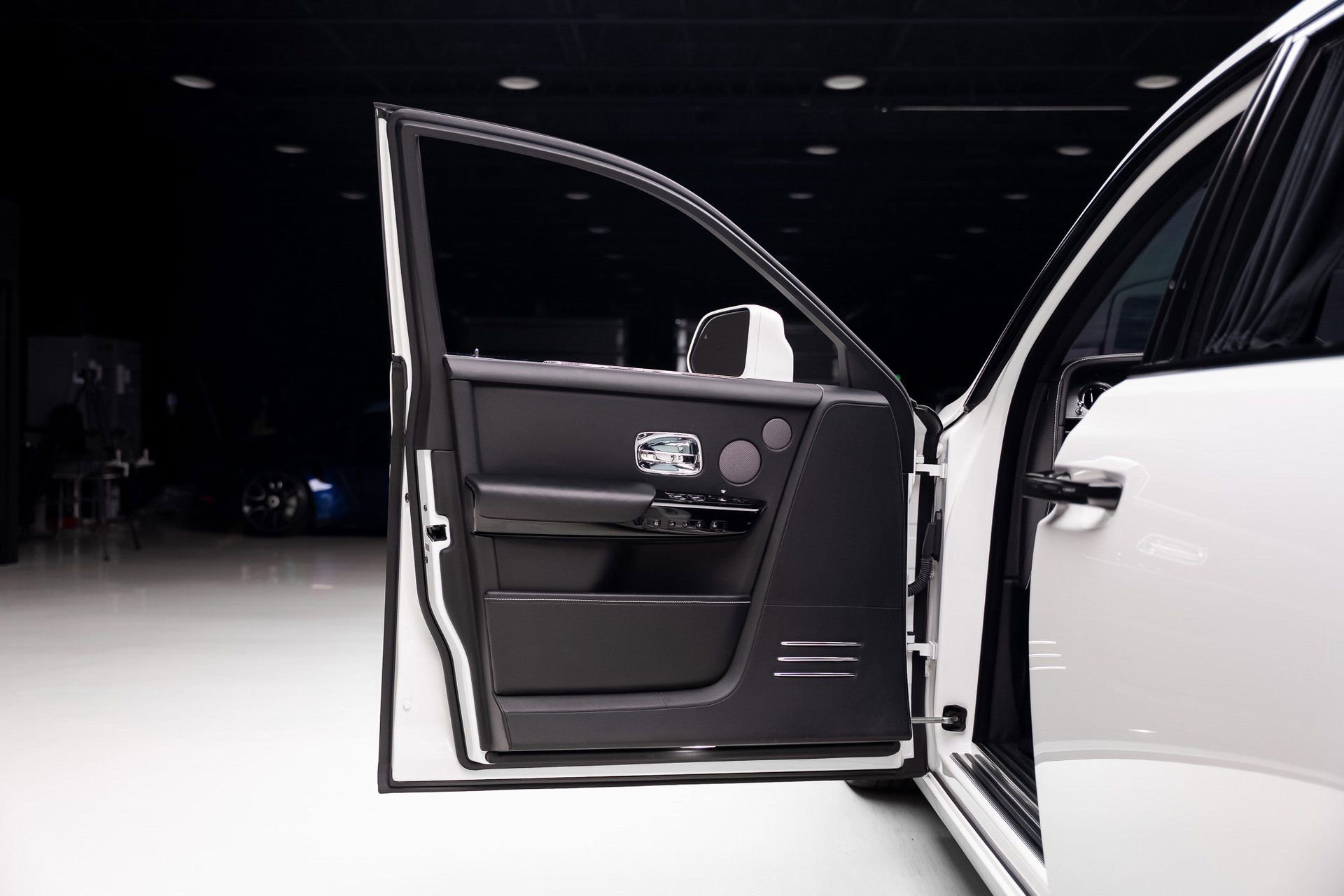 Used 2018 Rolls-Royce Phantom Sedan image 53