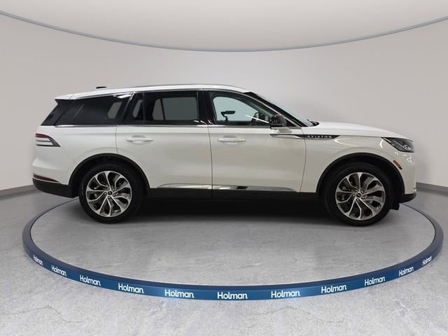 Used 2025 Lincoln Aviator Reserve w/ Illumination Package AWD/4WD image 4