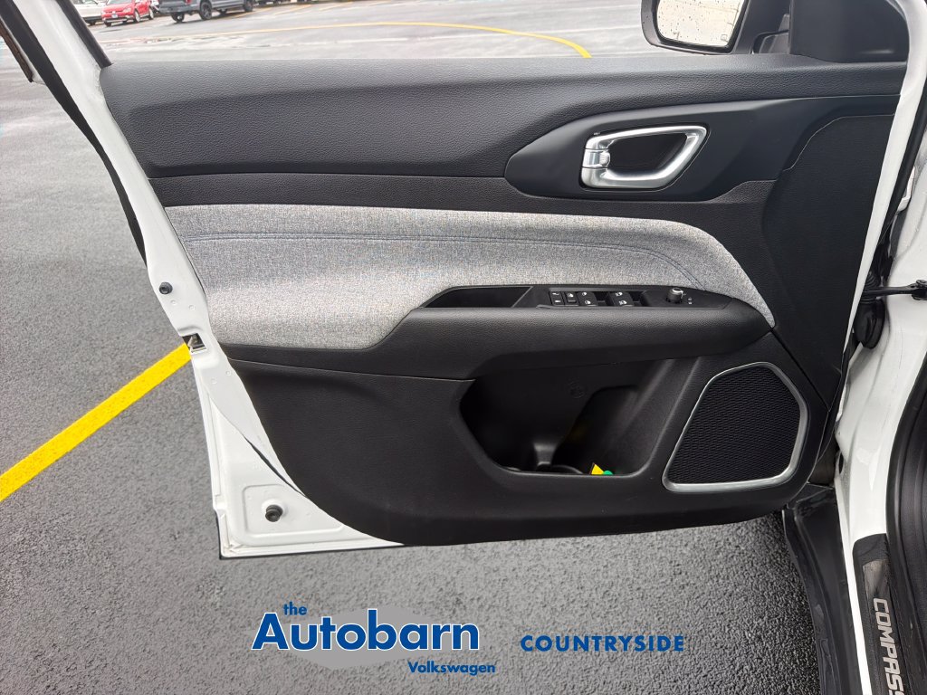 Used 2022 Jeep Compass Latitude w/ Convenience Group AWD/4WD image 9