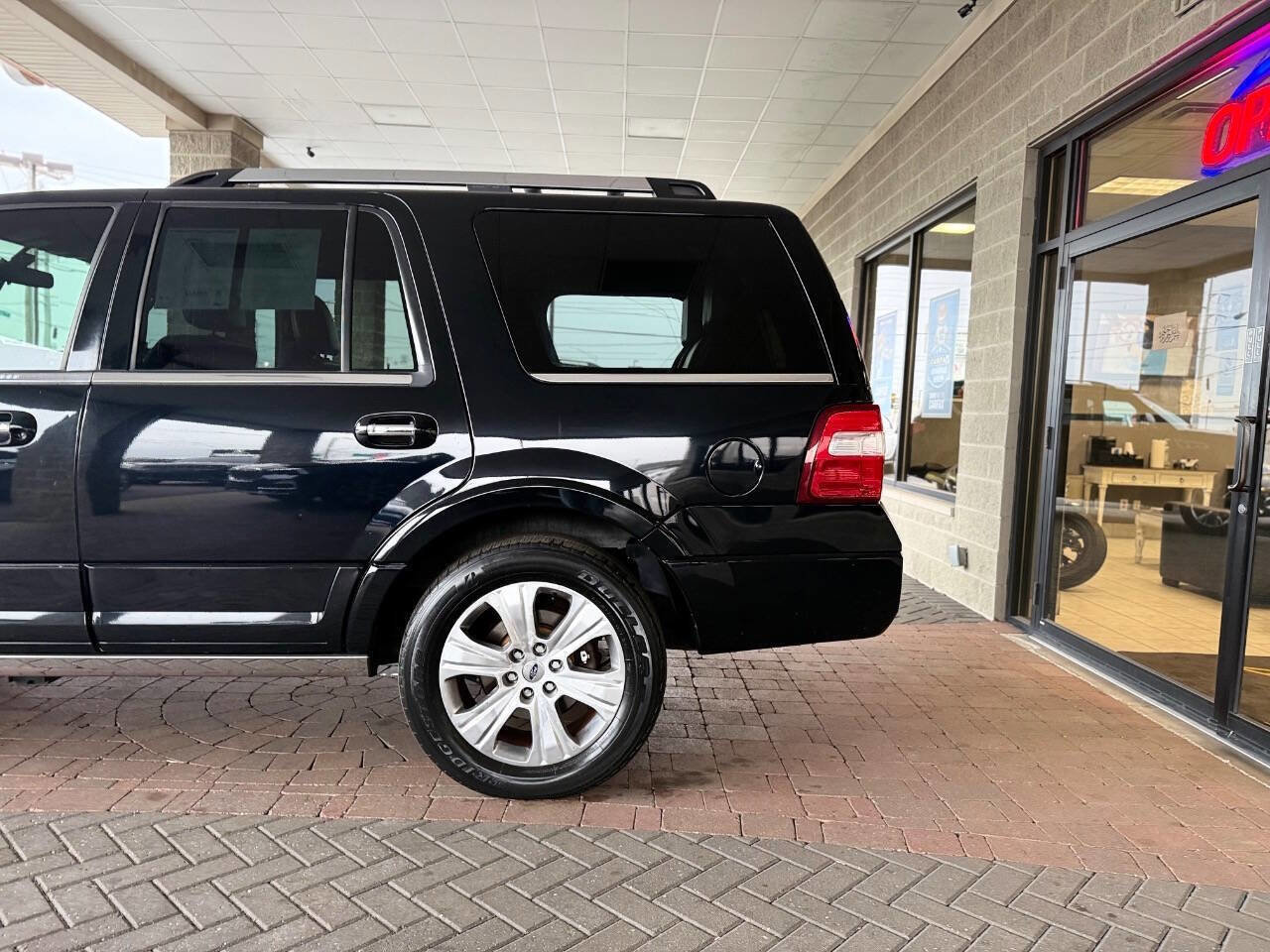 Used 2016 Ford Expedition Platinum image 6