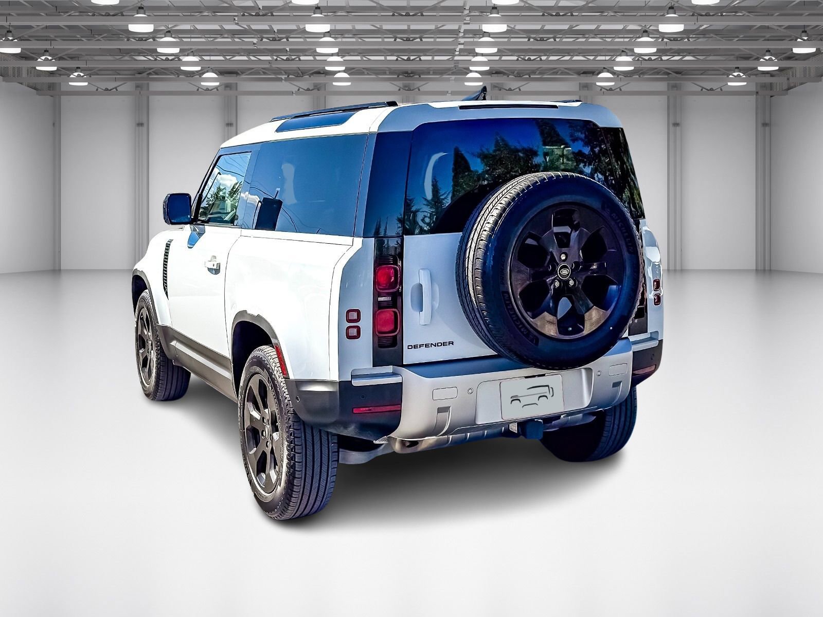 Used 2025 Land Rover Defender 90 S image 3