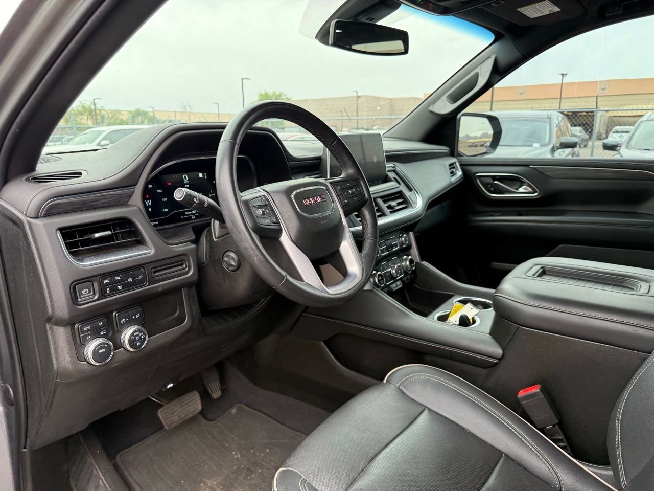Used 2022 GMC Yukon XL SLT w/ SLT Premium Package image 15
