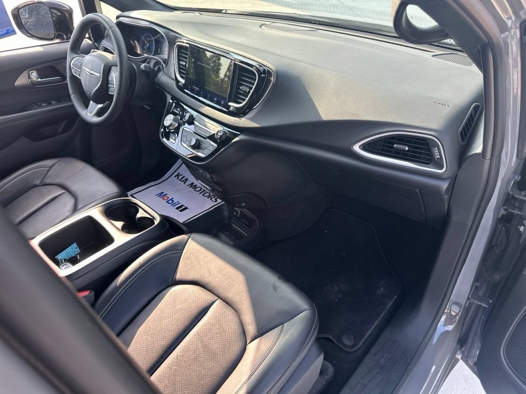 Used 2025 Chrysler Pacifica Select FWD image 33