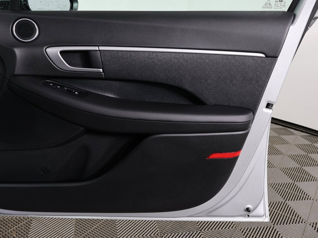 Certified 2025 Hyundai Sonata SE image 19