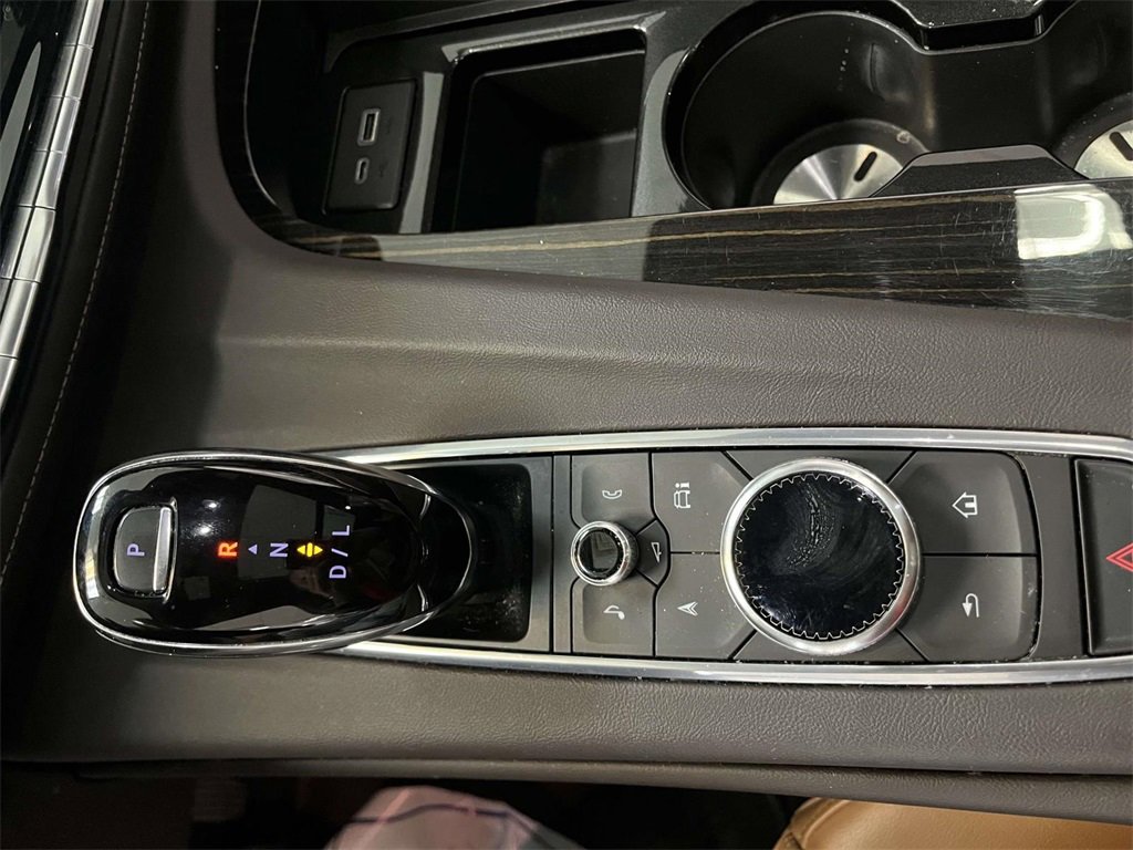 Used 2022 Cadillac Escalade Premium Luxury image 23