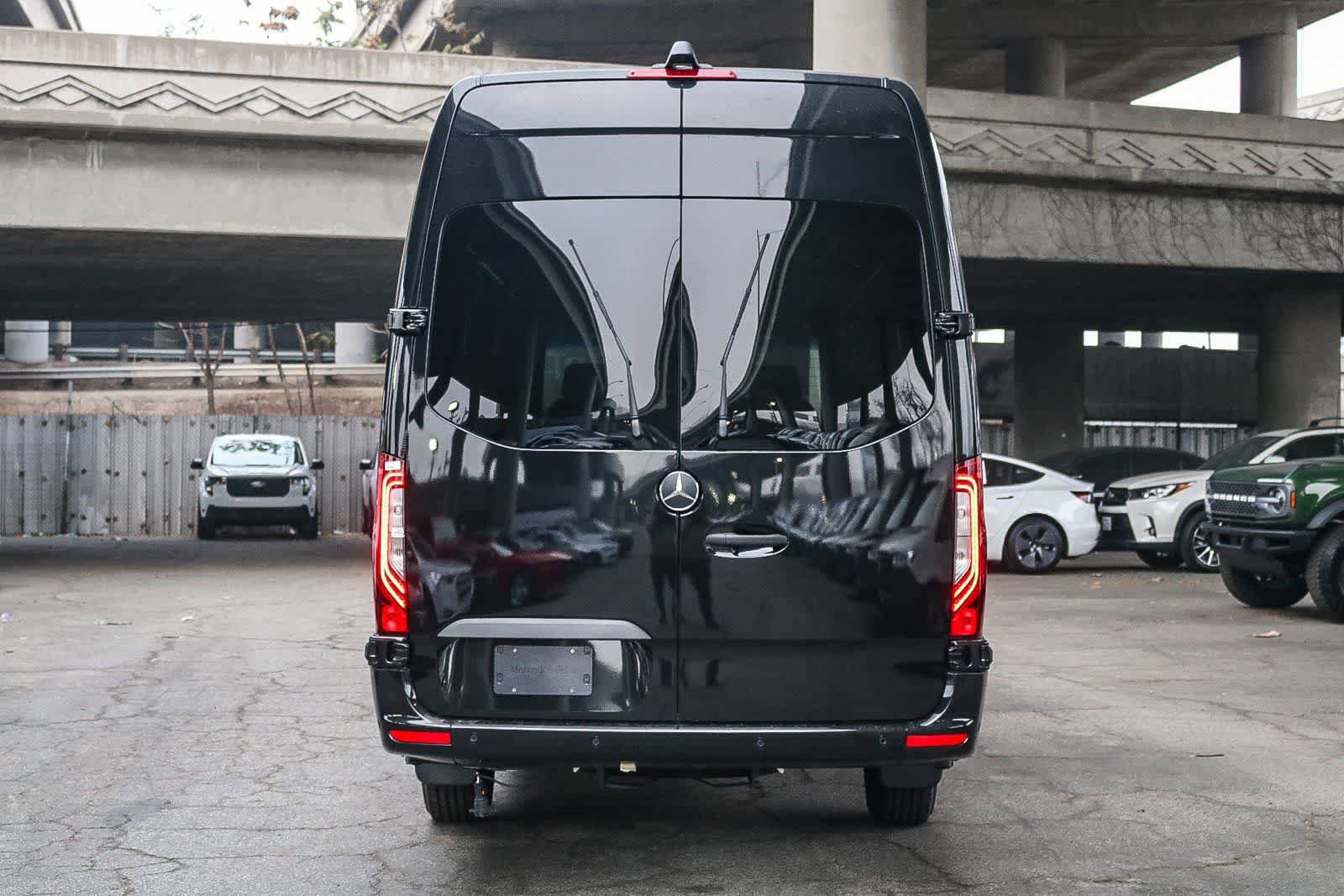 Used 2024 Mercedes-Benz Sprinter 2500 image 7