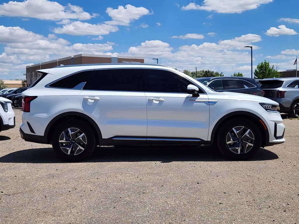 Certified 2023 Kia Sorento EX FWD image 2