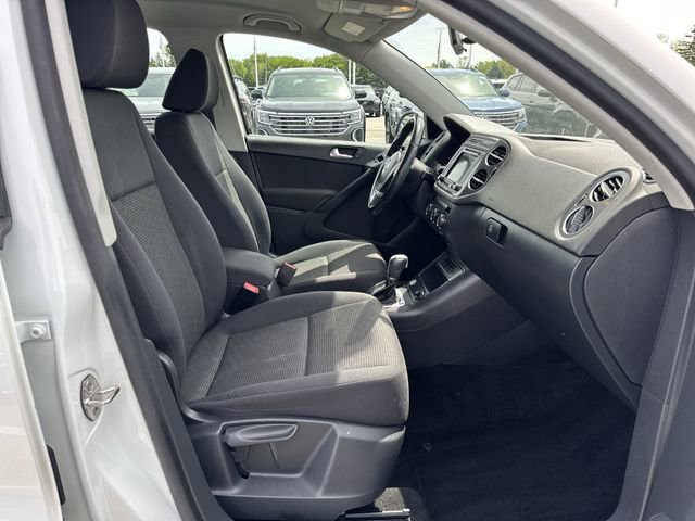 Used 2017 Volkswagen Tiguan Limited w/ Premium Package AWD/4WD image 27