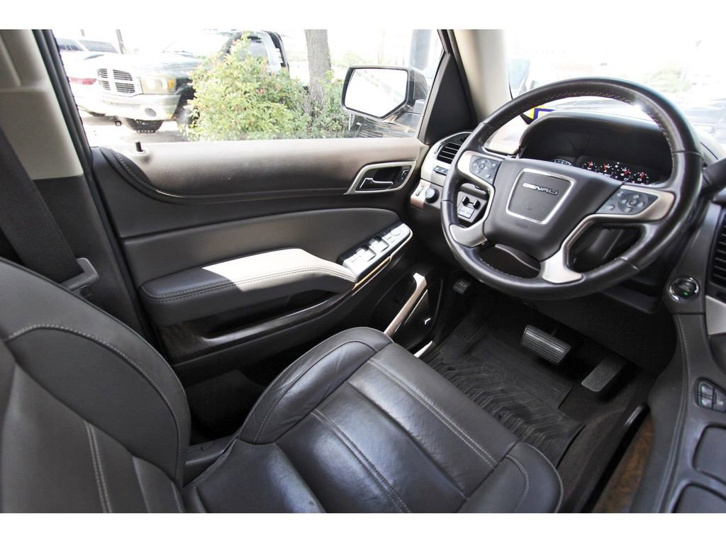 Used 2019 GMC Yukon Denali w/ Denali Ultimate Package RWD image 8