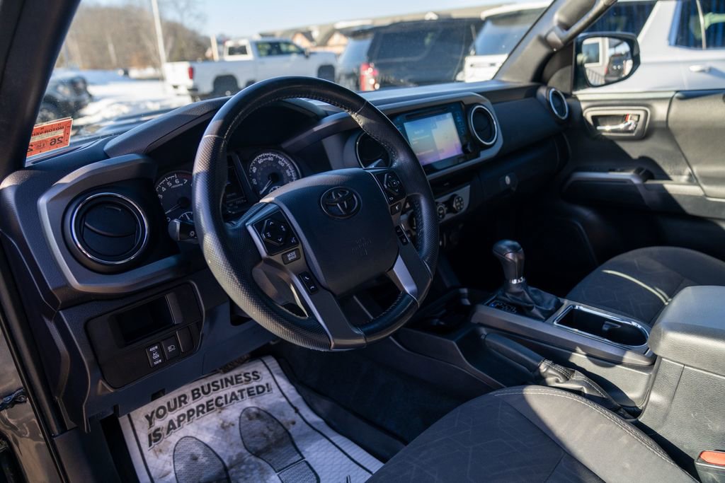 Used 2018 Toyota Tacoma TRD Sport w/ Technology Package image 20