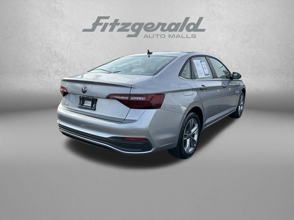 Used 2024 Volkswagen Jetta SE image 7