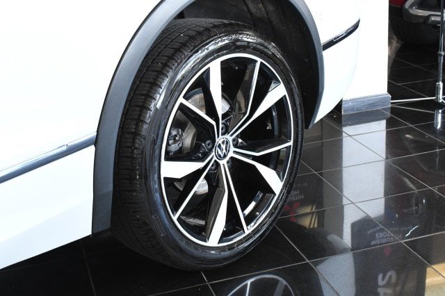 Used 2022 Volkswagen Tiguan SEL R-Line AWD/4WD image 44