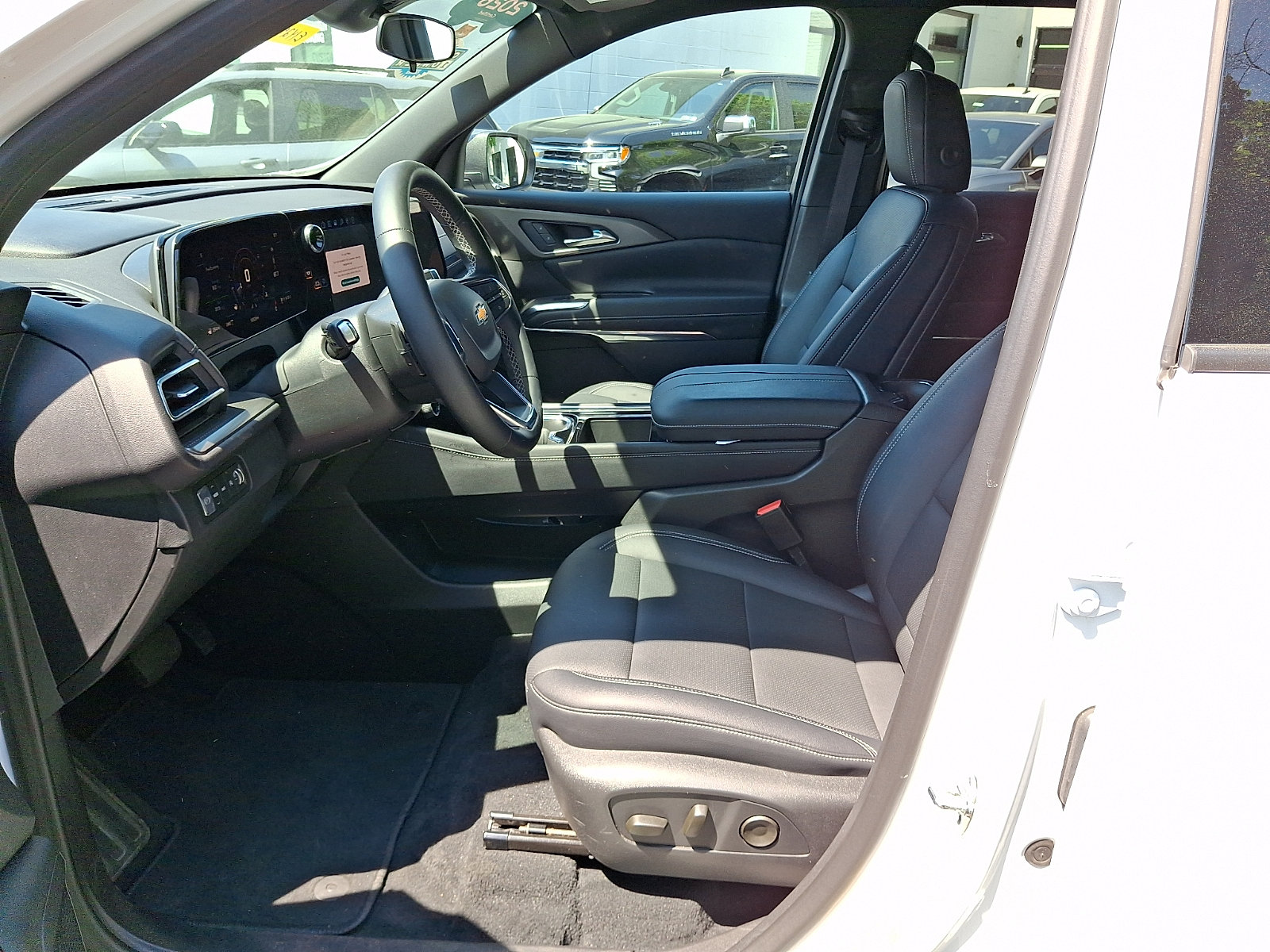 Certified 2026 Chevrolet Traverse LT AWD/4WD image 16