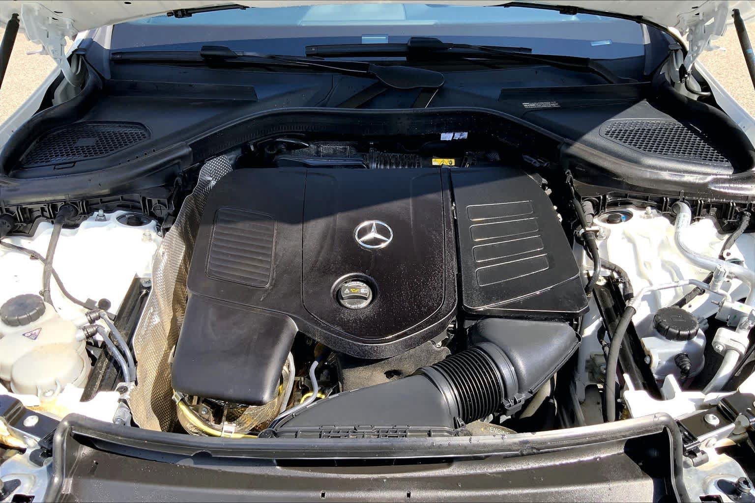 Used 2025 Mercedes-Benz GLC 300 4MATIC image 32
