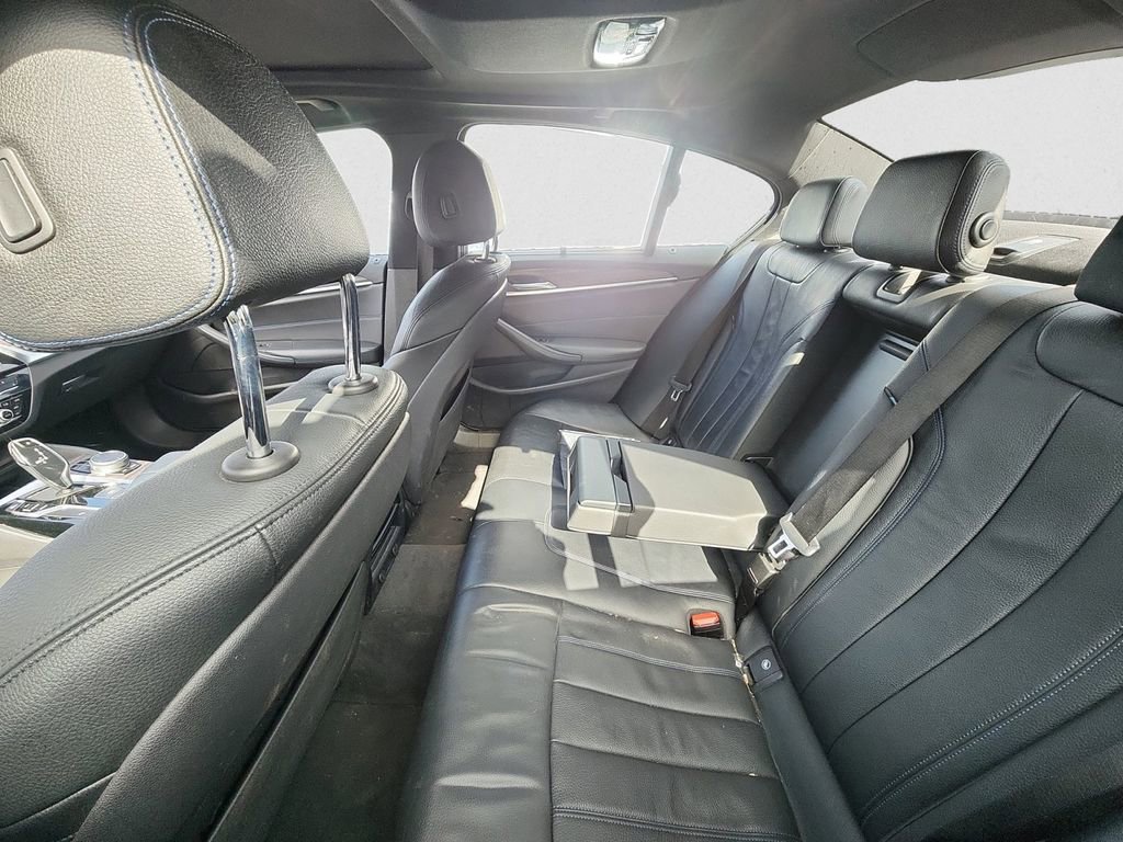 Used 2019 BMW 530i xDrive w/ M Sport Package AWD/4WD image 8