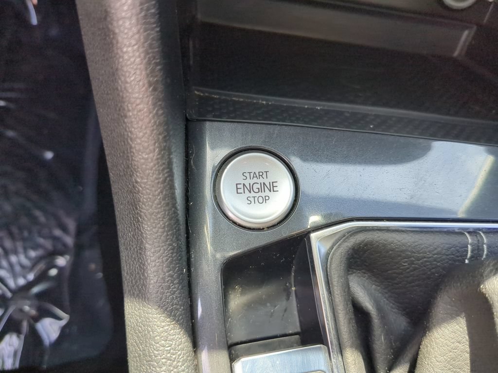 Certified 2023 Volkswagen Tiguan SE R-Line FWD image 30