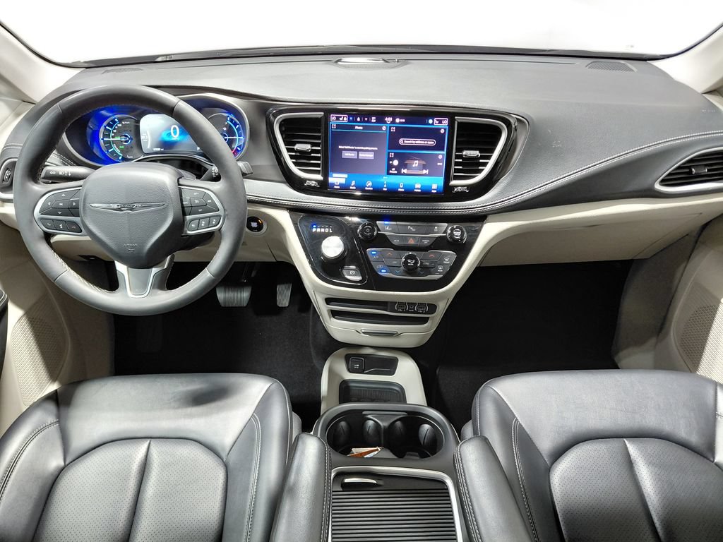 Certified 2024 Chrysler Pacifica Limited FWD image 18