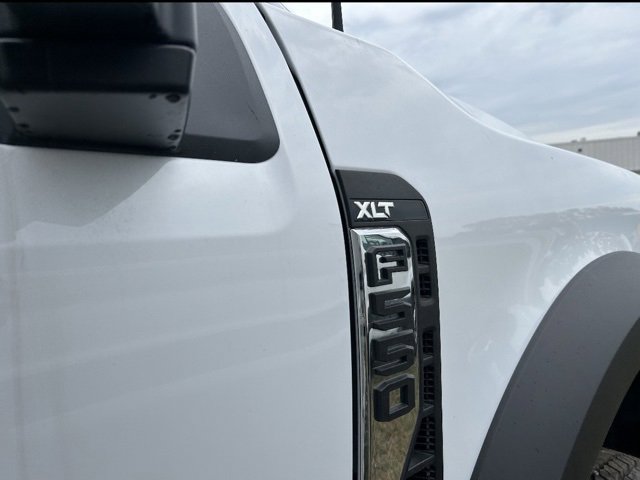 New 2025 Ford F550 4x4 Regular Cab Super Duty image 8