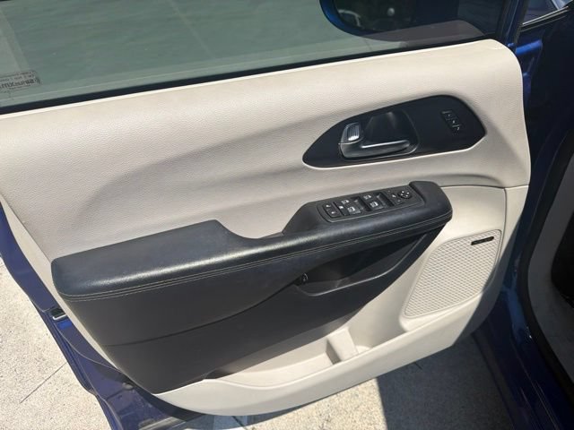 Used 2020 Chrysler Pacifica Limited FWD image 42