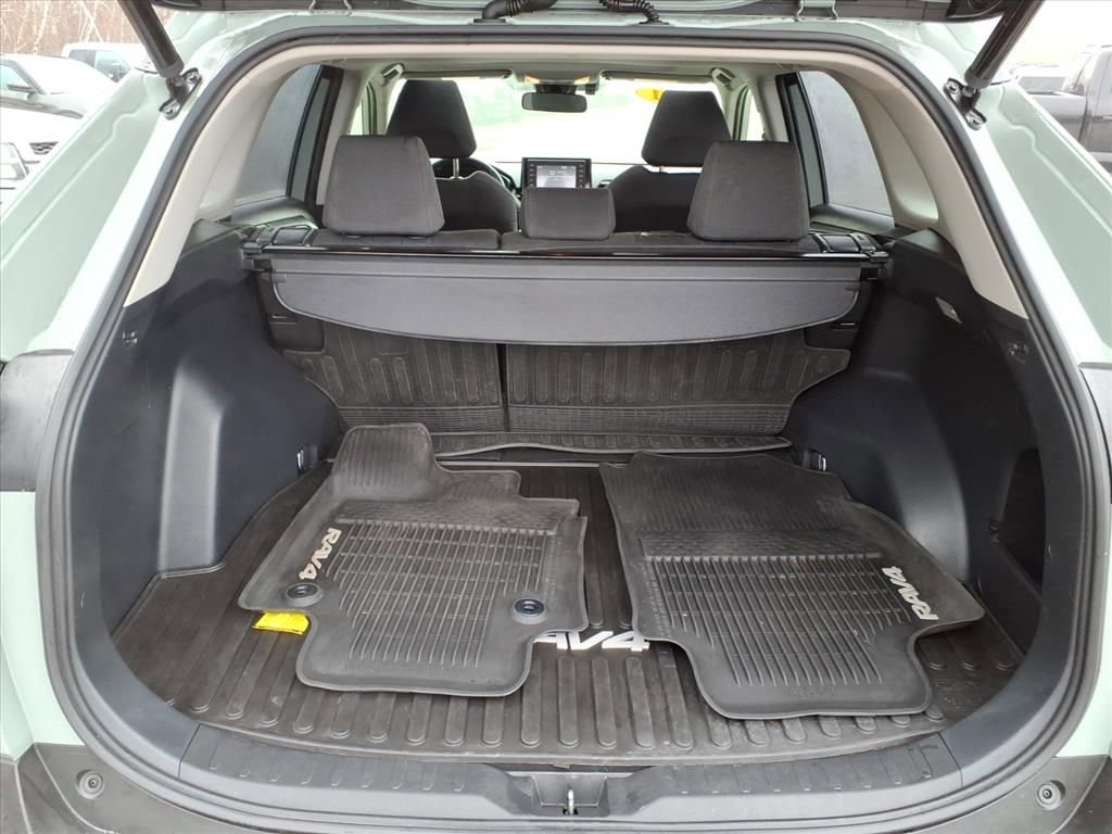 Used 2021 Toyota RAV4 XLE w/ Convenience Package image 13