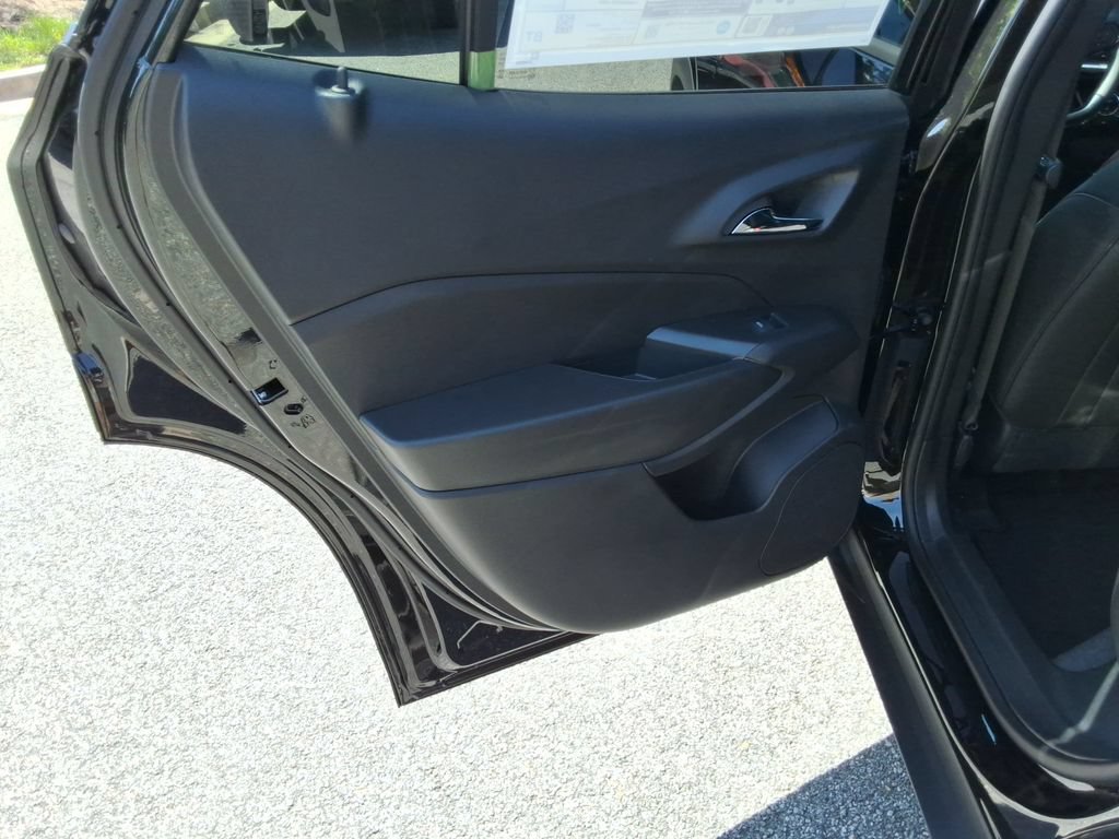 New 2026 Chevrolet Trax RS w/ Sunroof Package FWD image 15