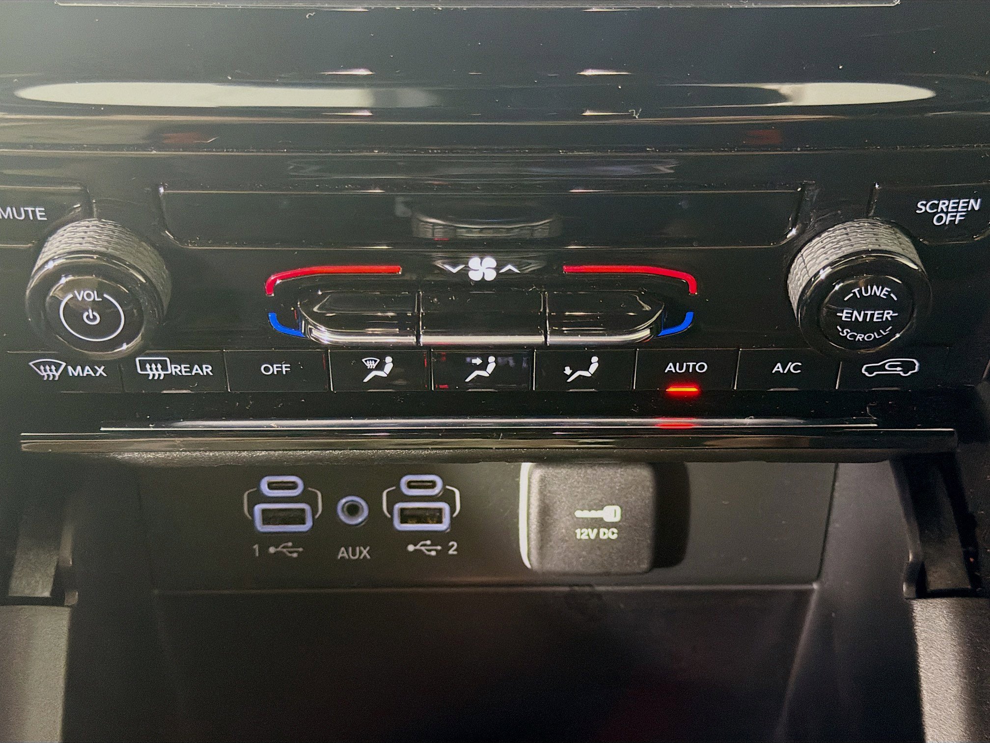 Used 2024 Jeep Grand Cherokee Laredo image 17