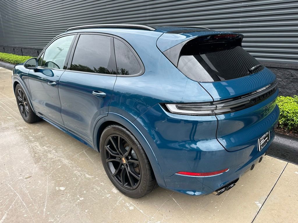 Certified 2025 Porsche Cayenne GTS AWD/4WD image 3